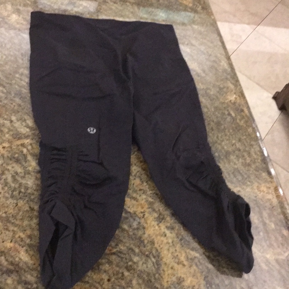 Lululemon ‘in the flow’ cropped ruched legging